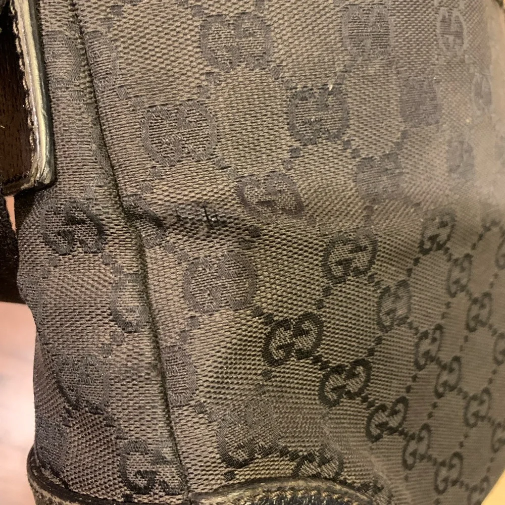 Gucci Black Monogram Messenger Bag - Picture 3 of 16